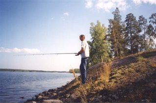 Муж рыбачит на Кончезере