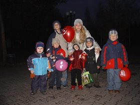 Именинник и группа товарищей