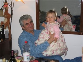 У папы на руках!