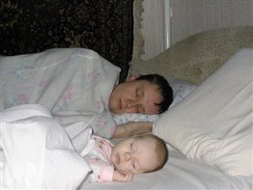 спят с  папой:))