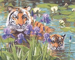 023. Тигры в озере