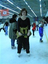 А зимой я обожаю кататься на коньках