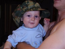 Примеряю папину форму