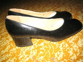 черные туфли - вид сбоку