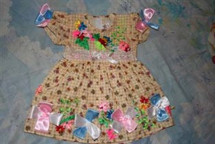 расшила платье для дочки