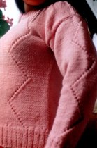 розовый свитер спицы