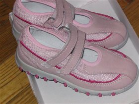 Розовый туфельки Зебра на 26 размер.