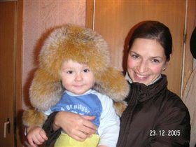 С  крёстной. В её шикарной шапке...