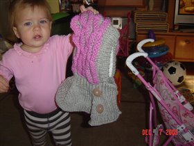 Шапка младшей,мерять отказалась