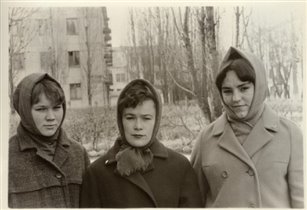 Мама молодая (в центре) с подружками