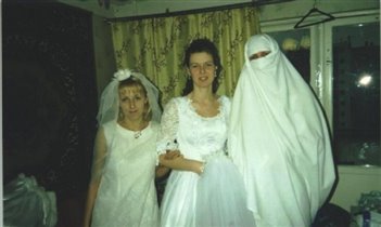 Три невесты под окном...