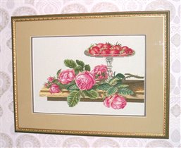 Розы и клубника - фото побольше