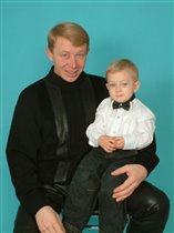 Нам два года.