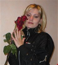Карина с розой