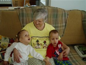 Бабушка с внуками