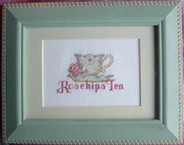 Чашечка с розовым чаем