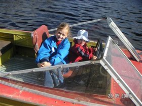Настя и Юля на лодке