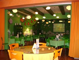 Зеленый зал кафе Оранжевой коровы