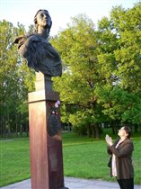 Молюсь Улановой в парке Победы