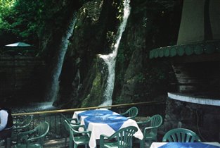 Ресторан 'У водопада', Бачан.