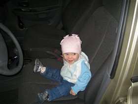 Юная автомобилистка