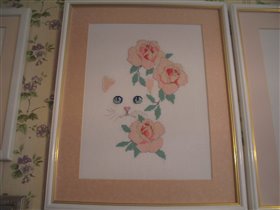 Котик с розами