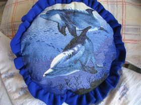 подушка с дельфинами