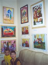 На выставке детского рисунка к юбилею Гайдара 