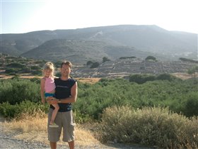 Археологические раскопки. Деревня Миннойского периода.