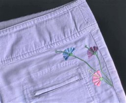 Цветочки на брюках (гладь)