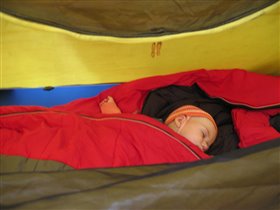 Впервые спим в палатке