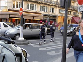 бравые полицейские Парижа