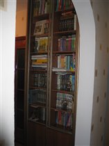 Тот же книжный шкаф, вид с др.стороны