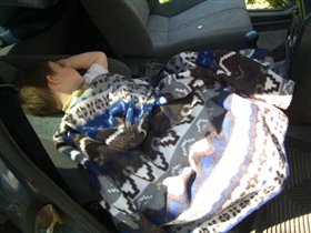 Заснул в машине на переднем сидении