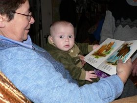Читаем с бабушкой.