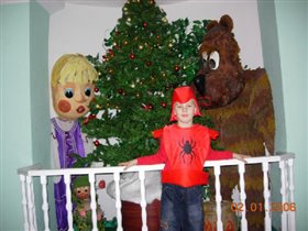 Дима обновил подаренный Дедом морозом костюм человека-паука