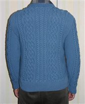 Мужской свитер аранами, вид сзади