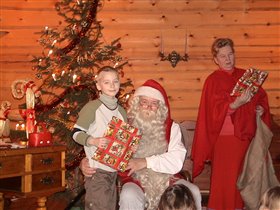 Санта Клаус, елка и подарки