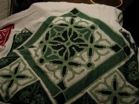 Подушка. Зеленый орнамент