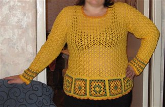 Желтый пуловер с афганскими квадратами