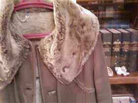 Дубленка темно-зеленая ближе