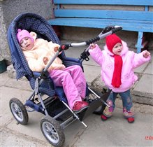 опять с Вероникой(7 лет)  Маше 2г 4мес