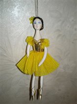 балерина в желтом