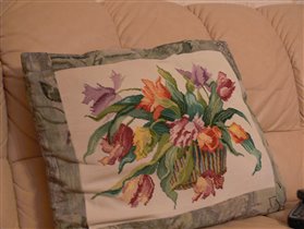 Тюльпаны подушка
