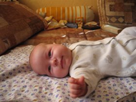 Даня улыбается