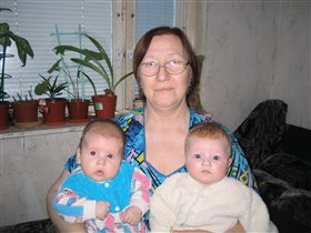 С бабушкой и сестрой