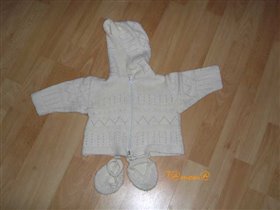 Кофточка с капюшоном и пинетки