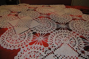 Скатерть связанная мамой
