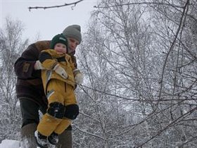 Дача. Прыжки с веранды в сугроб.