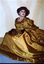 Платье шила дочке сама по эскизам хореографа для средневекового танца